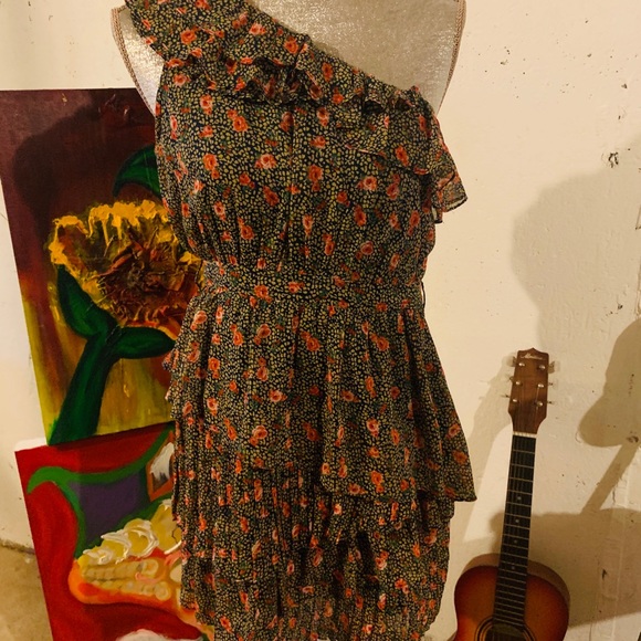 Cute One Shoulder tiered Dress. - Picture 3 of 6